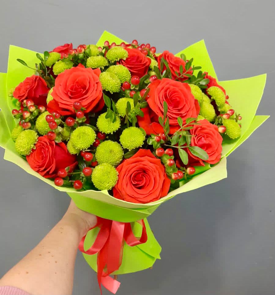 Букет цветов из: Хризантемы и Розы в Западный