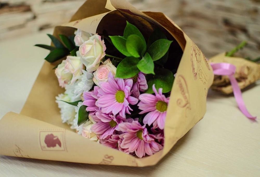 Букет цветов из: Розы и Хризантемы в Западный