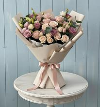 Букет цветов из:  Розы и Лизиантусы в Западный