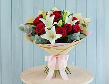 Букет цветов из:  Лилии и Розы в Западный