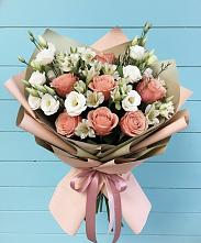 Букет цветов из:  Розы, Альстромерии и Лизиантусы в Западный