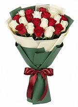 Букет Микс из красных и белых роз в Западный