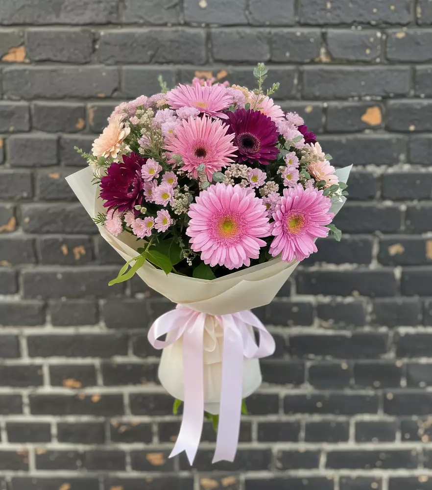 Букет цветов из: Герберы и Хризантемы в Западный