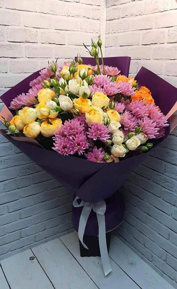 Букет цветов из: Хризантемы и Розы в Западный