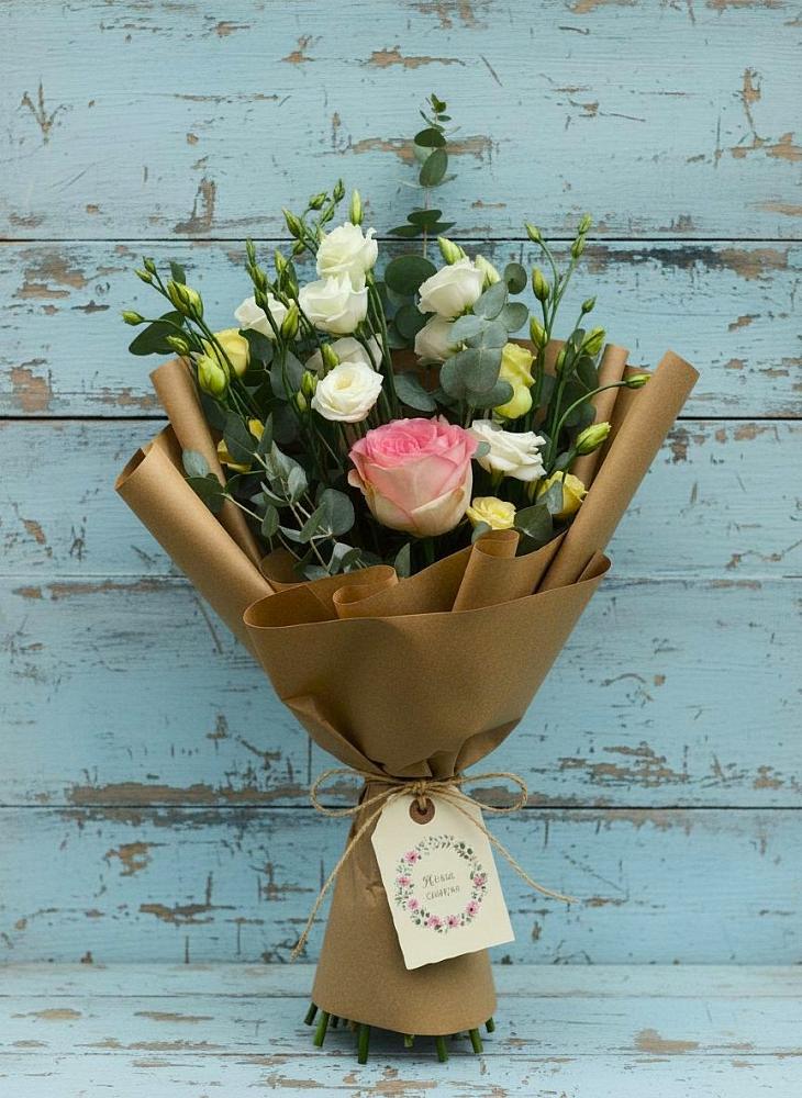 Букет цветов из: Розы и Лизиантусы в Западный