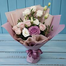 Букет цветов из:  Розы и Лизиантусы в Западный