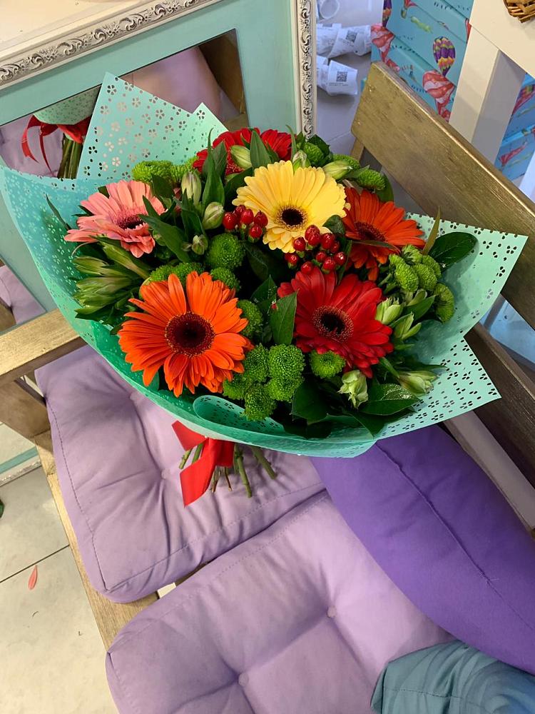 Букет цветов из: Герберы, Хризантемы и Альстромерии в Западный