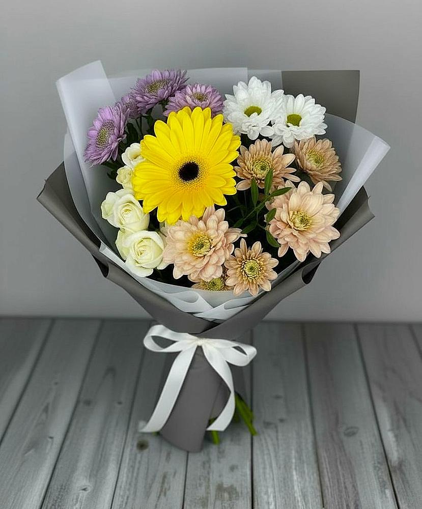 Букет цветов из: Розы, Герберы и Хризантемы в Западный