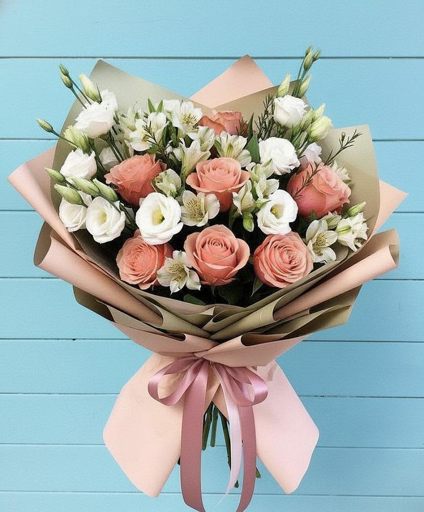 Букет цветов из: Розы, Альстромерии и Лизиантусы в Западный