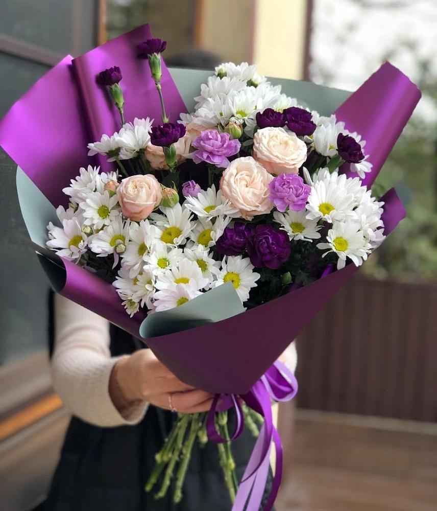 Букет цветов из: Хризантемы, Гвоздики и Розы в Западный