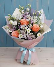 Букет цветов из:  Лизиантусы, Розы, Альстромерии и Гипсофила в Западный