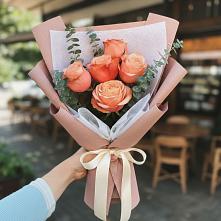 Букет цветов из:  Розы в Западный