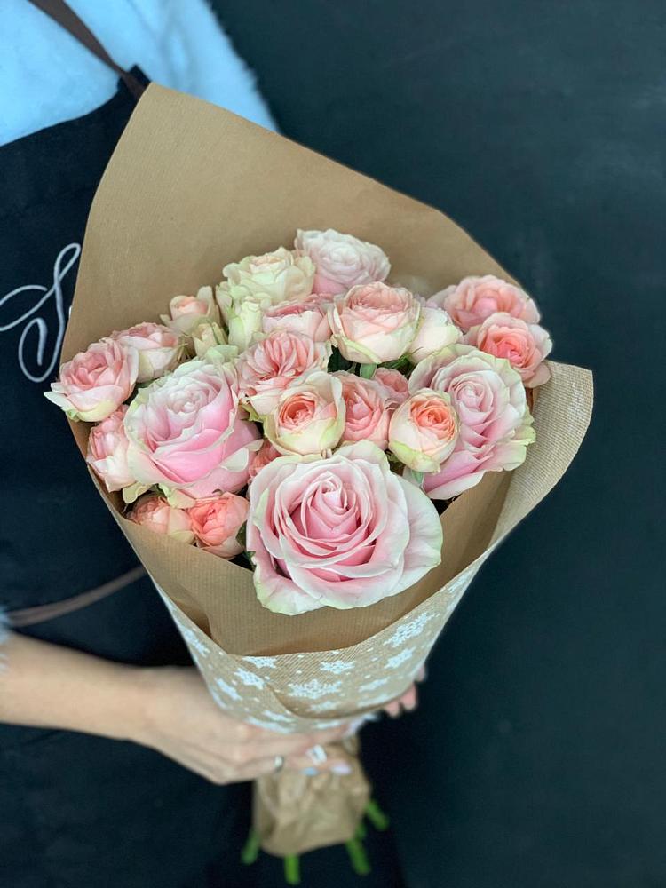 Букет цветов из: Хризантемы и Розы в Западный