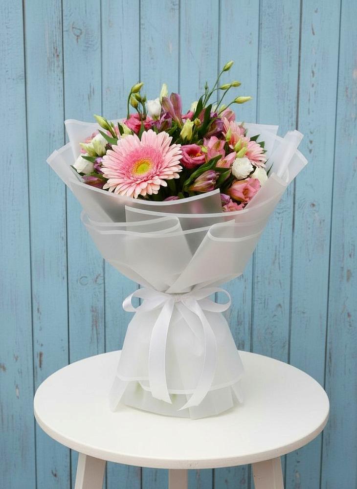 Букет цветов из: Герберы, Альстромерии и Лизиантусы в Западный