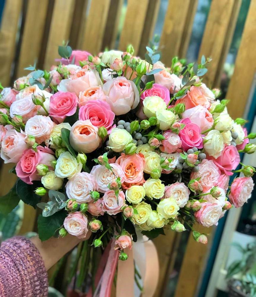 Букет цветов из: Розы в Западный