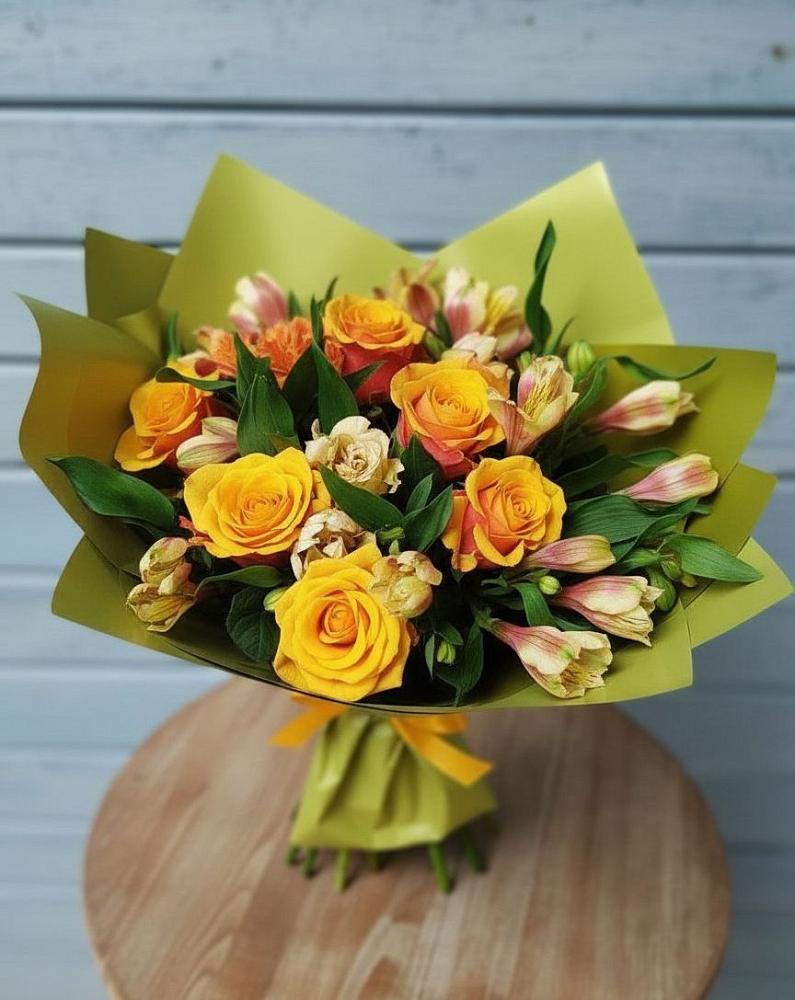 Букет цветов из: Альстромерии и Розы в Западный