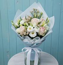 Букет цветов из:  Розы и Лизиантусы в Западный