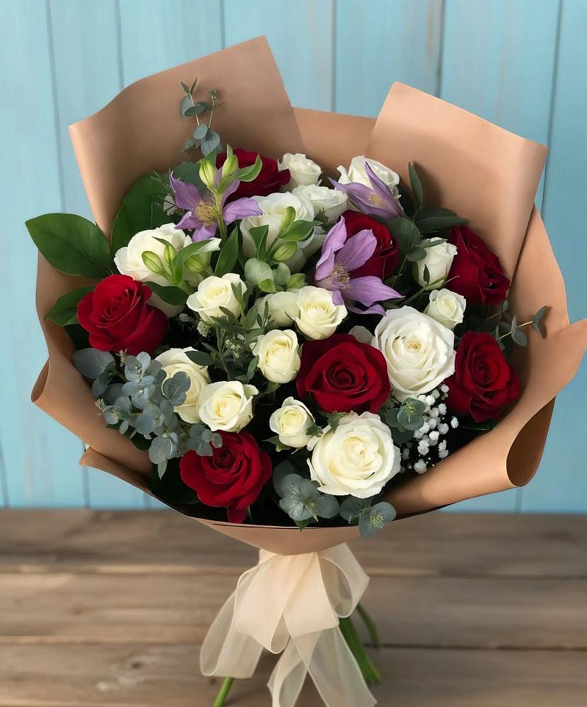 Букет цветов из: Розы и Альстромерии в Западный