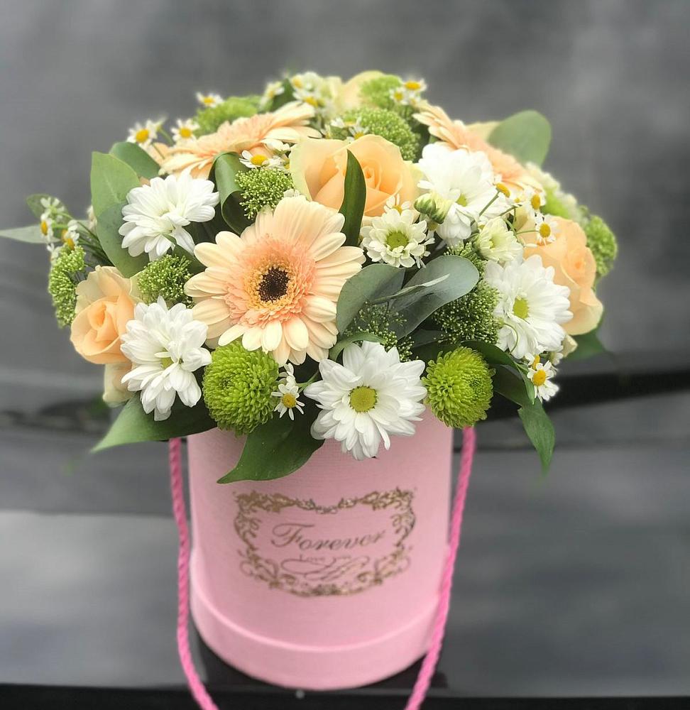 Цветочная композиция из Розы, Герберы и Хризантемы в шляпной коробке в Западный