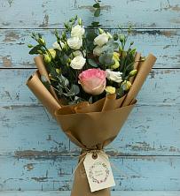 Букет цветов из:  Розы и Лизиантусы в Западный