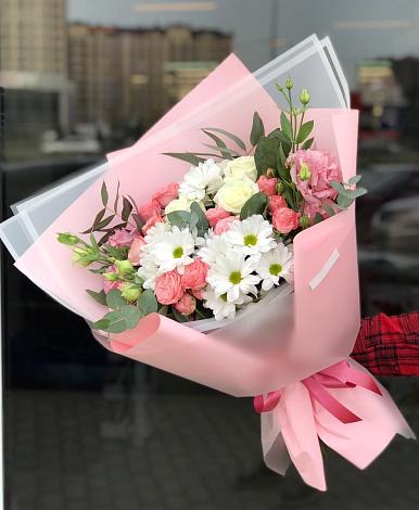 Букет цветов из: Розы, Лизиантусы и Хризантемы в Западный