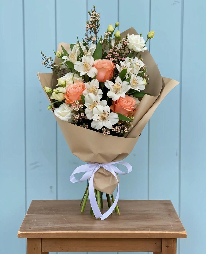 Букет цветов из: Альстромерии, Лизиантусы, Розы и Хризантемы в Западный