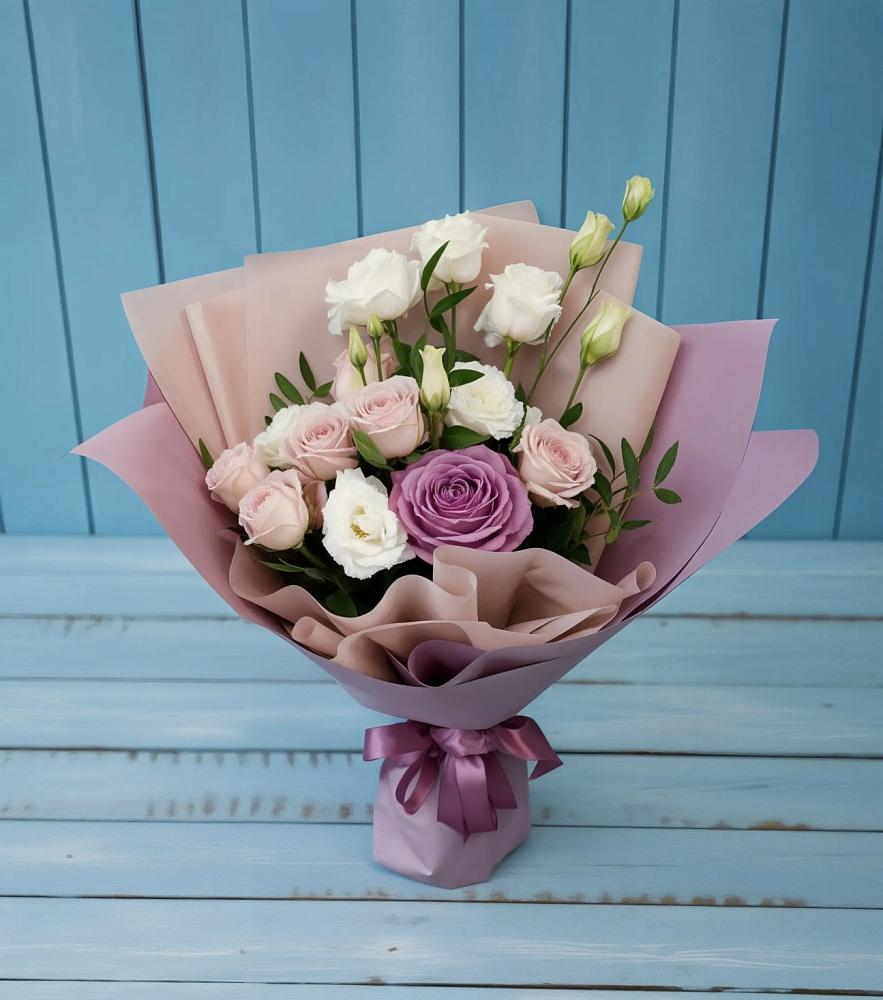 Букет цветов из: Розы и Лизиантусы в Западный